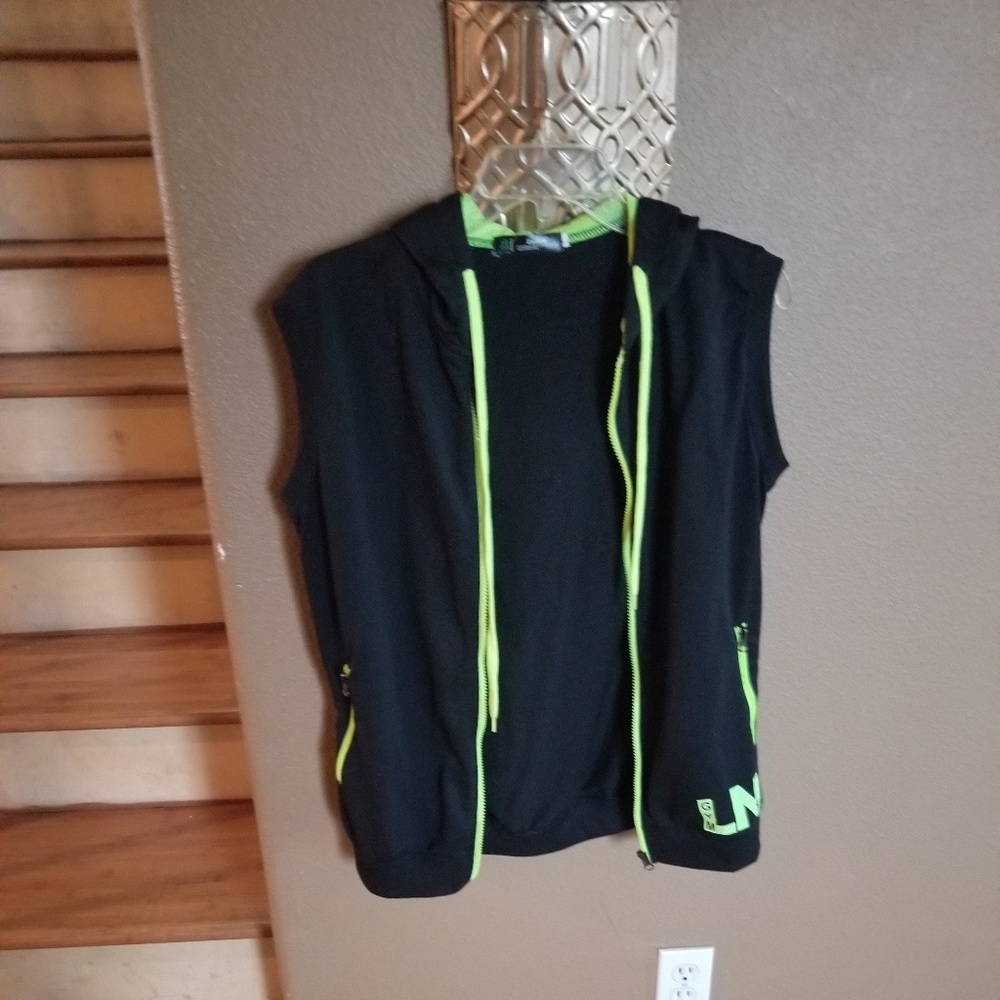 Sleeveless hoodie